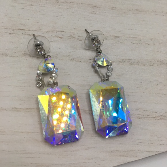 Jewelry - Sparkly emerald cut crystal earrings